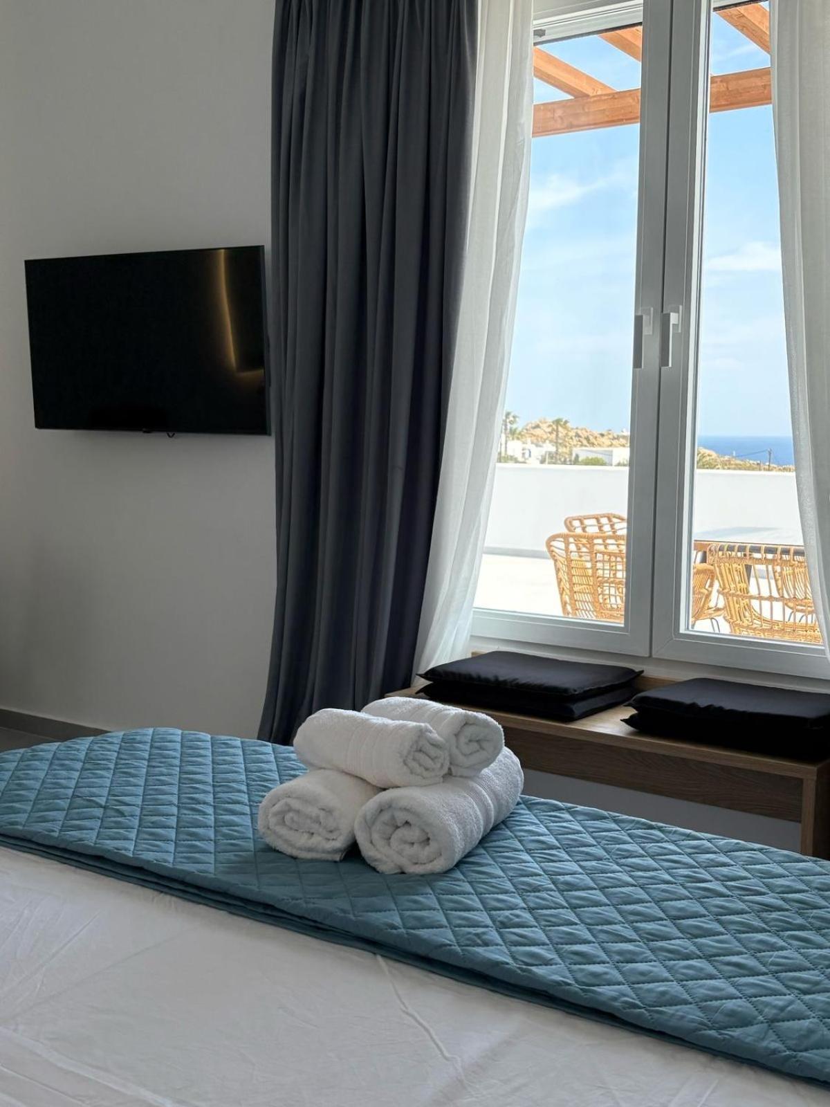 The Blue Of Mykonos * Platys Gialos (Mykonos)